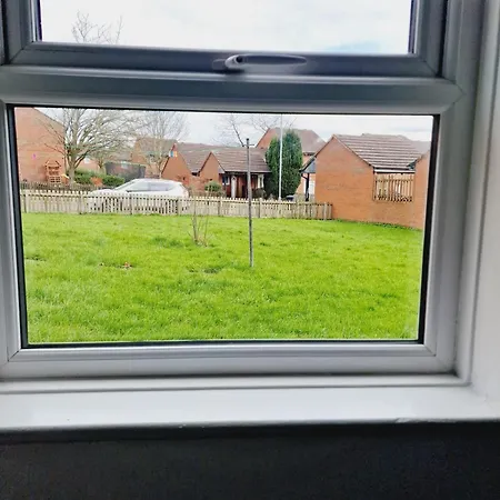 Apartment 2 Bedroom Cozy Chambers With Free Parking *