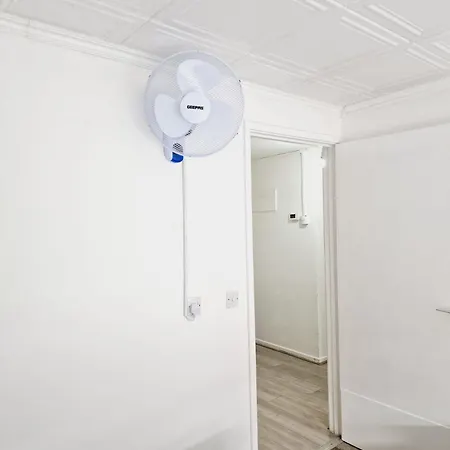 Διαμέρισμα 2 Bedroom Cozy Chambers With Free Parking
