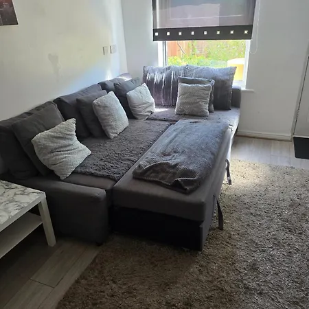 2 Bedroom Cozy Chambers With Free Parking 아파트 리즈