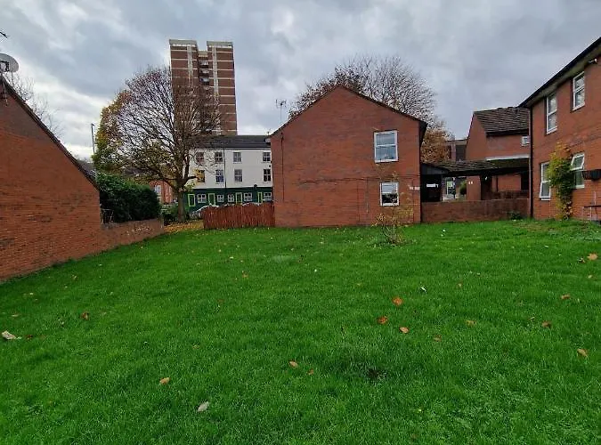 2 Bedroom Cozy Chambers With Free Parking