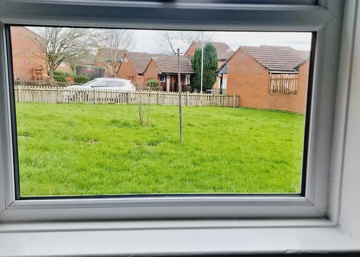 Apartment 2 Bedroom Cozy Chambers With Free Parking *