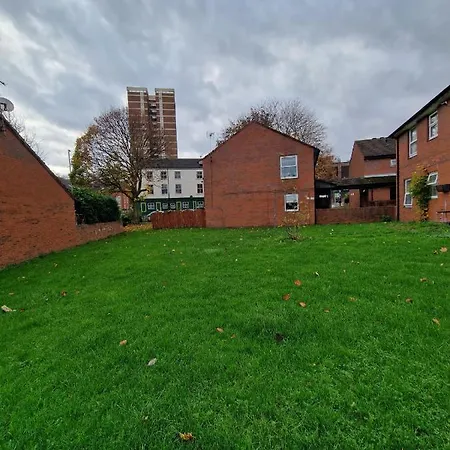2 Bedroom Cozy Chambers With Free Parking