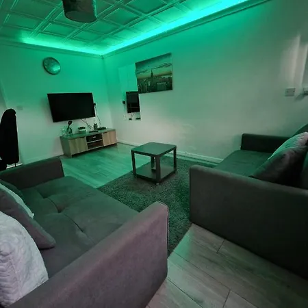2 Bedroom Cozy Chambers With Free Parking Leeds (West Yorkshire)