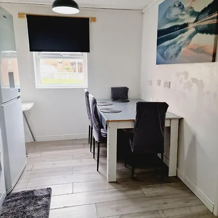 2 Bedroom Cozy Chambers With Free Parking