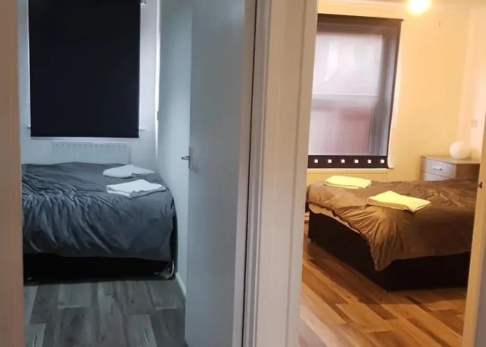 2 Bedroom Cozy Chambers With Free Parking Апартаменти *