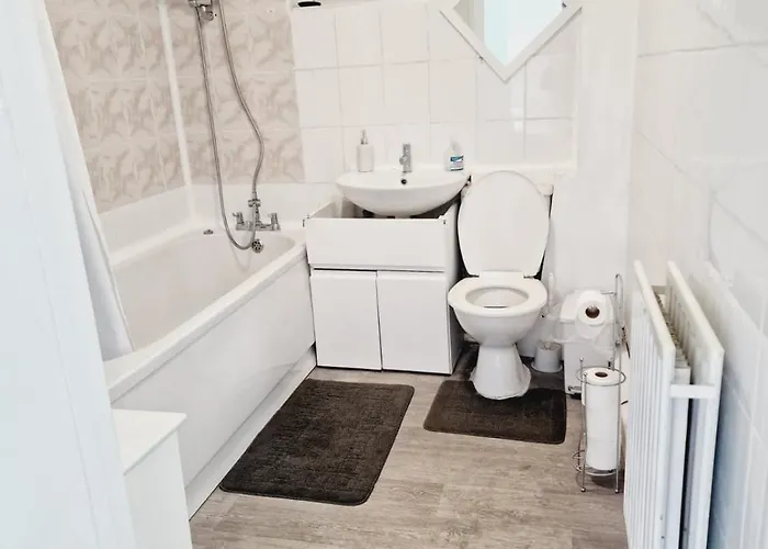 2 Bedroom Cozy Chambers With Free Parking Лідс