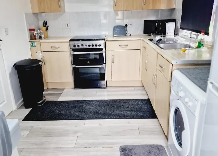 2 Bedroom Cozy Chambers With Free Parking *