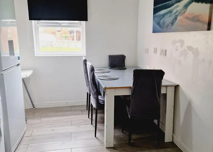 2 Bedroom Cozy Chambers With Free Parking