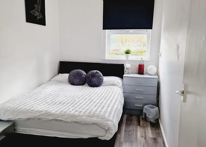 2 Bedroom Cozy Chambers With Free Parking Апартаменти *