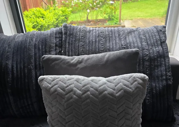 Апартаменти 2 Bedroom Cozy Chambers With Free Parking