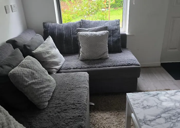 2 Bedroom Cozy Chambers With Free Parking Лідс